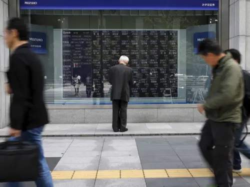 Asian Markets Plummet Amid Escalation of Trump's Tariff Battle