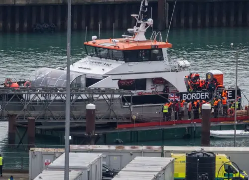 Report: UK Government Spends £3,000 Daily on Clothing and Footwear for Channel Migrants