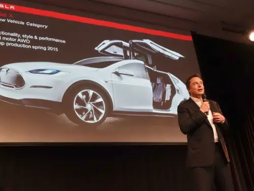 Protesters Display 'Heil Tesla' Image at Musk's Berlin Factory