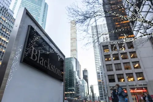 Blackstone Seeks $800 Million Loan for New York Office Acquisition