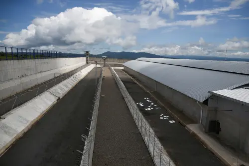 El Salvador: Minors convicted of organized crime to be housed in adult jails