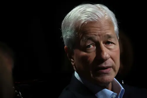 JPMorgan CEO Dimon Criticizes Resistance to In-Office Work, Calls for Efficiency