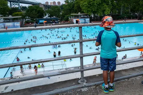 Study Finds Parents Favor Daughters and Conscientious Children