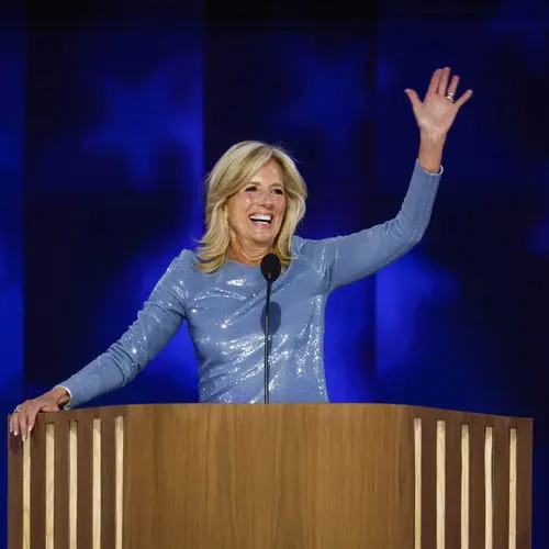 Cathie Wood's Response to the Potential Purchase of TRUMP Coin & Grayscale Bitcoin Mini Trust (BTC)