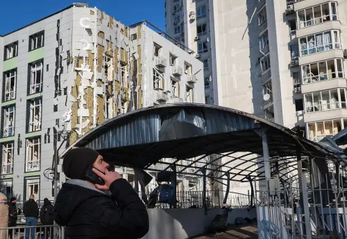 Russia Strikes Multiple Infrastructure Targets in Eastern and Southern Ukraine Overnight