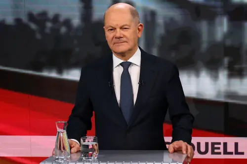 Scholz Defends Ukraine, Emphasizes EU Membership Offer