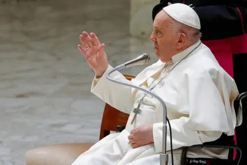 Pope Francis Alert and Eating in Hospital for Pneumonia, Vatican Confirms