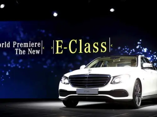 Mercedes-Benz Forecasts 'Significantly Lower' Profits for 2025