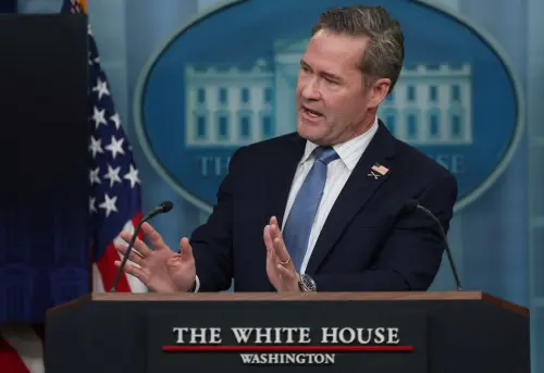 Trump Adviser Anticipates Zelenskiy's Signing of Minerals Agreement