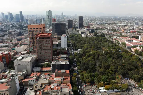 Mexico's Economy Shrinks by 0.6% in Q4 Amid Looming Trade Tensions