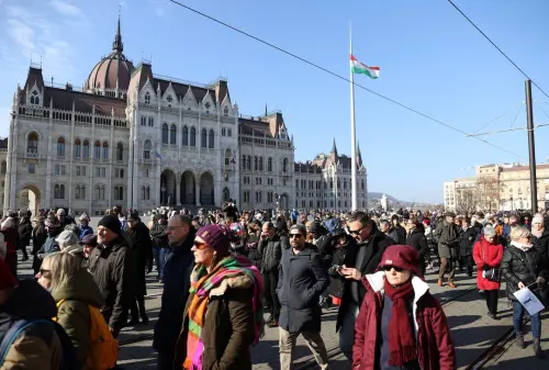 Hungarian Judges and Court Staff Rally for Judicial Independence