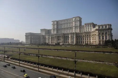 Far-right Romanian Parties Launch No-Confidence Motion Against Pro-European Government