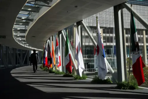 G20 Meeting on Global Poverty Marred by Absences and Disputes