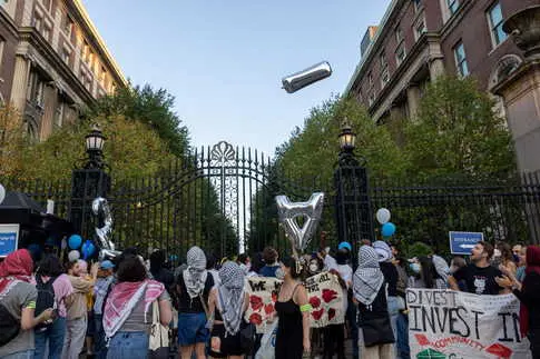 Trump Threatens to Withhold Federal Funding Due to Nationwide Campus Protests