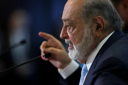 Mexican Tycoon Slim Seeks Control of Pemex's Key Fields, Boosting Influence in Energy Industry