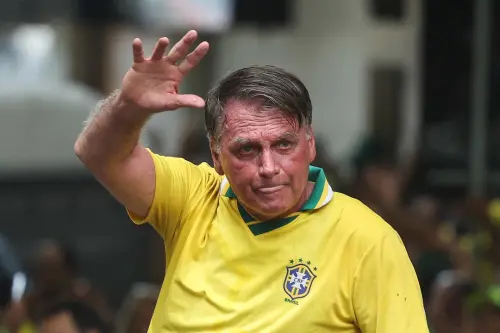 Massive Rally in Rio de Janeiro Shows Support for Bolsonaro