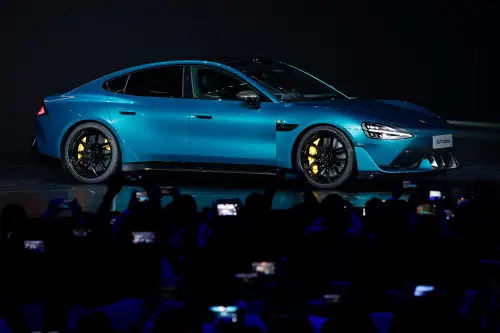 Xiaomi Boosts 2025 EV Delivery Goal to 350,000