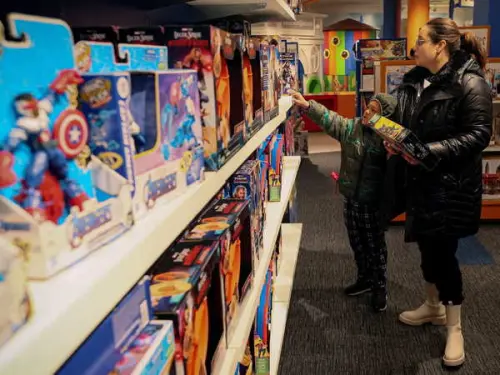 US Retail Sales Increase Below Forecast Following January Decline