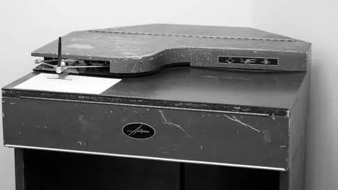 Trump Challenges Biden's Pardons Signed with Autopen; Legal Experts Dismiss Allegations