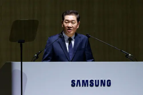 Samsung CEO Announces Company's Plan to Pursue Deals Amidst Growth Challenges