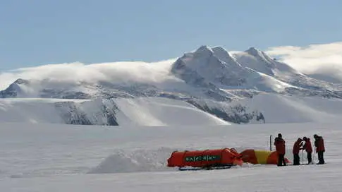Antarctic Research Team Trapped with Aggressive Colleague Until December Rescue