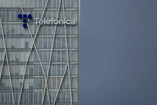 Argentina Suspends Telecom Acquisition of Telefónica Unit