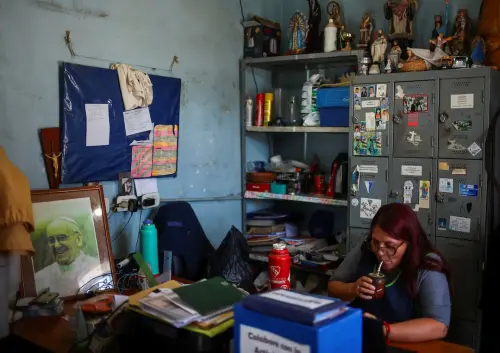 Residents of Buenos Aires' Underserved Neighborhoods Reflect on Beers and Conversations with Pope Francis