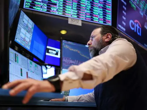 Dow Drops 600 Points as Stocks Head for Worst Quarter Since 2023