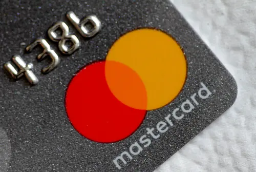 Visa offers $100 million to become Apple's new credit card partner, replacing Mastercard, reports WSJ