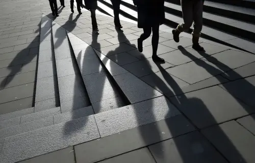 UK Finance Sector Slow to Promote Women to Senior Positions, Report Reveals