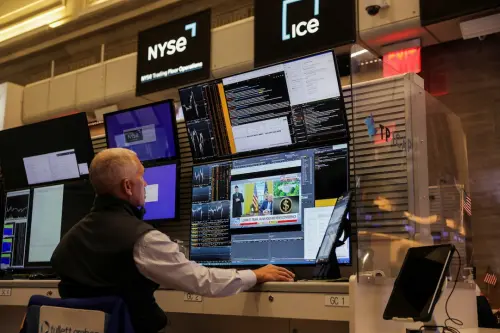 Tesla's Decline Driven by Trump and Musk Highlights Market Risks of Large Stocks