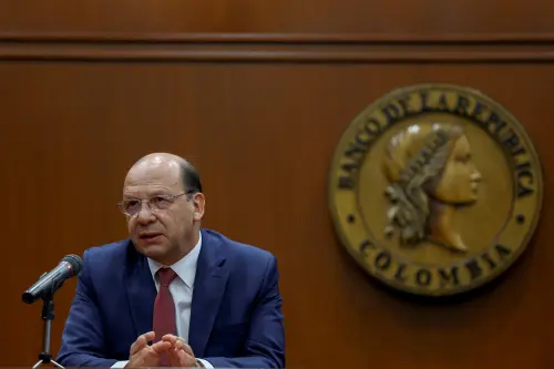 Colombia Won't Halt Economy to Adhere to Fiscal Rule, Minister Says