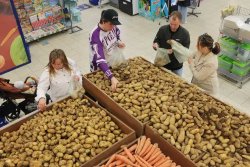 Surge in Potato Prices Exacerbates Inflation for Russia's Poorest Citizens