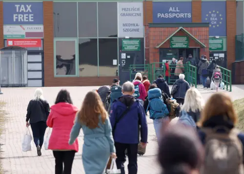 Ukrainian Refugees Provide Significant Economic Boost to Poland, Report Finds